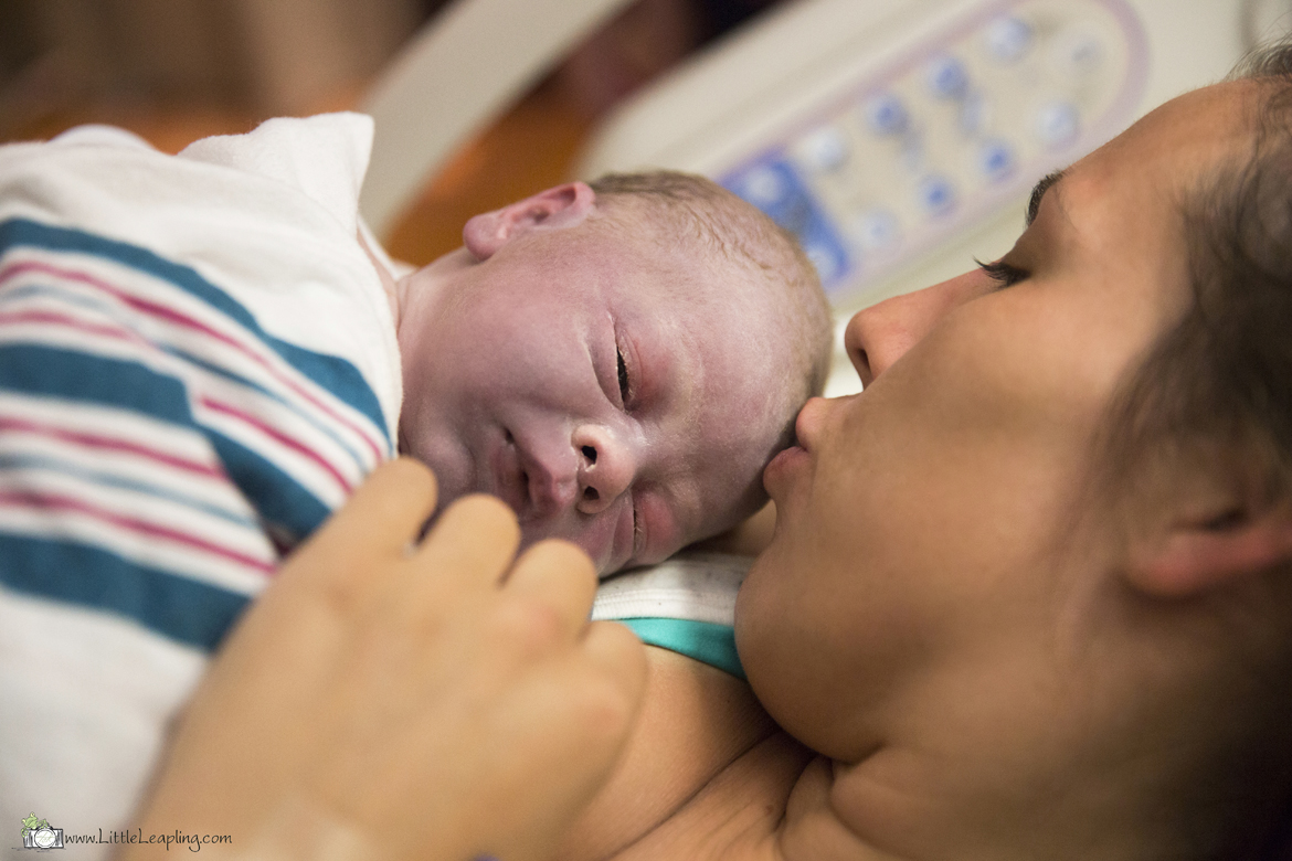 Incredible Photos Capture Mum Giving Birth In Hospital Hallway Page 2 Of 2 The Natural 0440